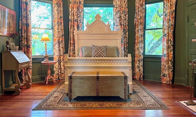 Montezuma House | Large Victorian Family-Friendly Home in Peaceful Rural Town with AC, WiFi