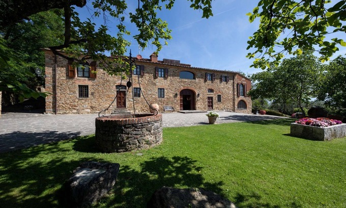 Carmignano Villa | Large villa for 14 to rent near Florence