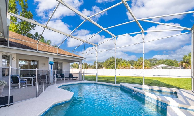 Westridge House | Large Villa in Gated Community, Private Pool & Spa not overlooked, Clubhouse with Gym