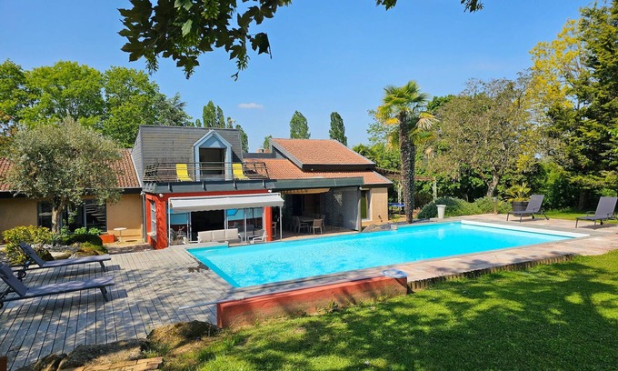 La Tessoualle Villa | Large villa with heated pool and jacuzzi for 15 people