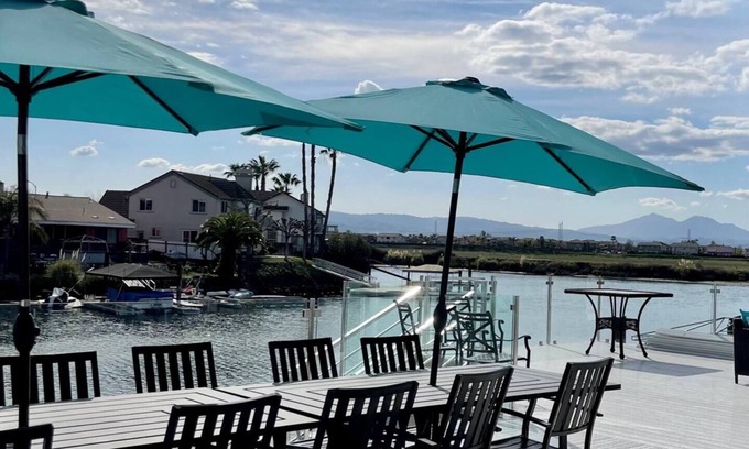 Discovery Bay House | Large water front Discovery Bay home-5 mins to fast