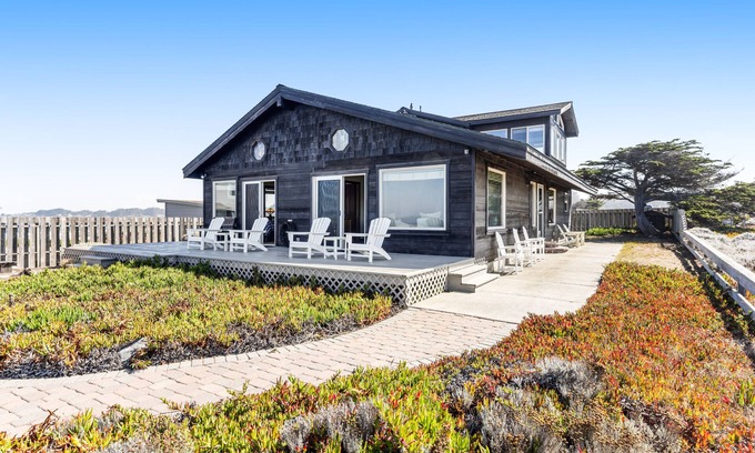 Fort Bragg House | Large waterfront home with deck & private cove - amazing panoramic views