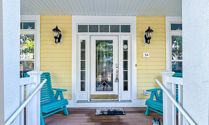 Sunset Island House | Large, welcoming house steps from bay w/water view, WiFi, AC, shared pool, & W/D