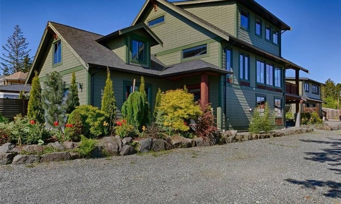 Courtenay House | Large west coast home near the seaside