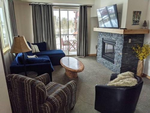 Winter Park Apartment | Large Winter Park Condo overlooking Hideaway Park!