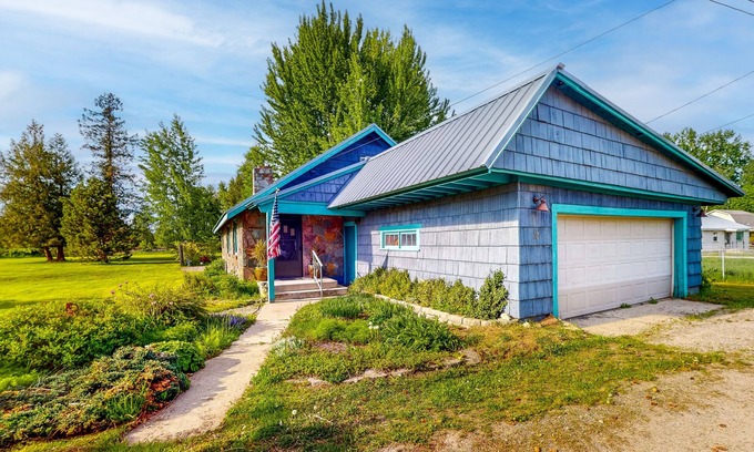 Ponder Point House | Large Yard, Grill, & Sunroom - Dog-Friendly