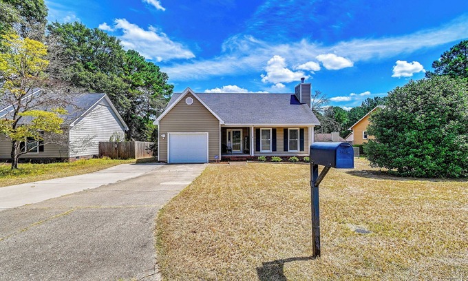 Fayetteville House | Large Yard, Office Space: Fayetteville Family Home