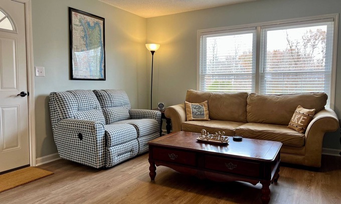 Gilbertsville Apartment | Large yard & patio, KY lake view, hi speed WiFi, 1