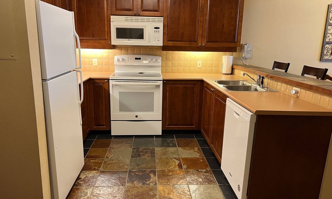 Salt Lake Mountain Resorts Condo | Largest 1 Bdrm + Den Floor Plan, Sleeps 5