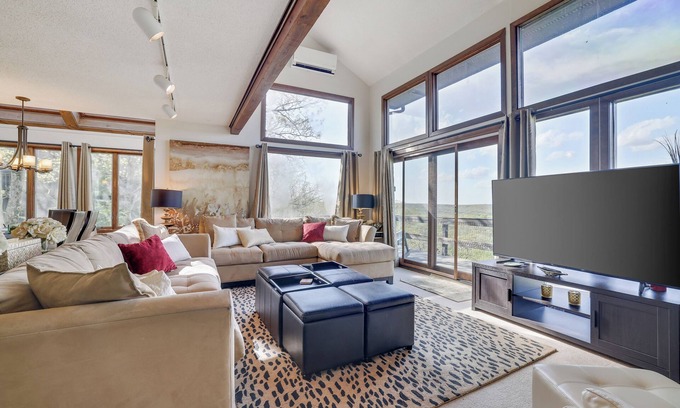 Tannersville House | Largest Charming Townhome on TOP ROW of Camelback Mountain