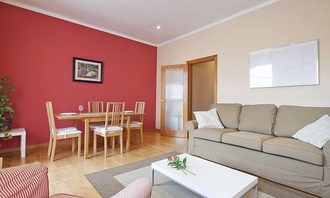 el Camp d'en Grassot i Gracia Nova Apartment | Largest, sunny & renovated AC apartment in a central Location.