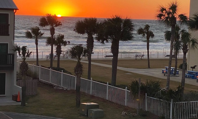 Silver Sands Beach House | LARGO MAR - GATED COMMUNITY -nJUST STEPS TO THE BEACH !