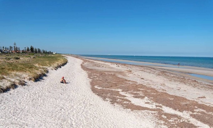 Largs Bay House | Largs Bay 'Oasis' - Jetty Views - Beach - A walk to the beach