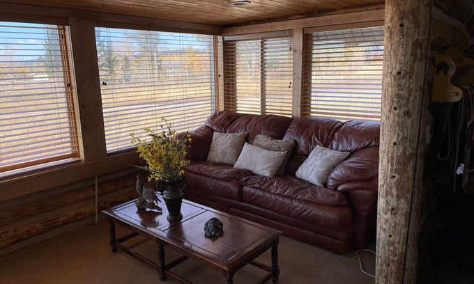 Island Park Cabin | Lariat cabin in Old West Ranches
