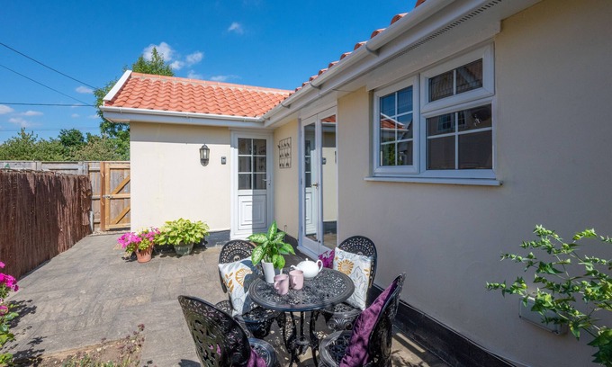 Debach House | Larksfield Snug - One Bedroom House, Sleeps 2