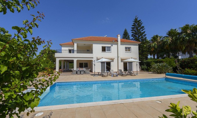 Pervolia Villa | Larnaca Pervolia Seaside Mansion 7