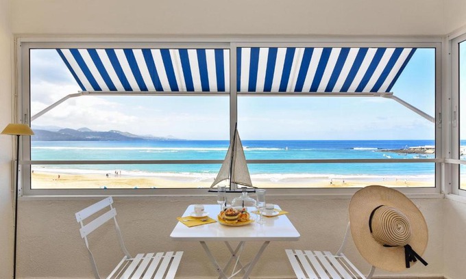 Las Palmas de Gran Canaria Apartment | Las Canteras Seafront Apartment by VillaGranCanaria