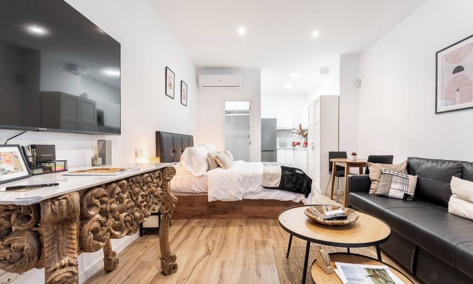 Almendrales Apartment | "Las Damas de Madrid 10 minutes from downtown"