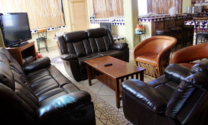 Bella Vista Apartment | Las Gaviotas 402 Mid-century Ocean View Apartment