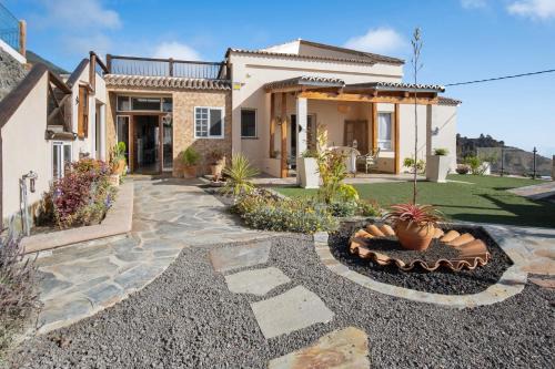 Jedey House | Las Golondrinas