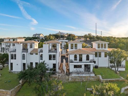 Spicewood Apartment | Las Luces