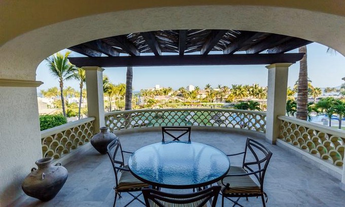Zona Hotelera Hotel | Las Mananitas F4202 2 BR by Casago