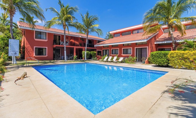 Coco Condo | Las Palmas Condo: Pool & Beach