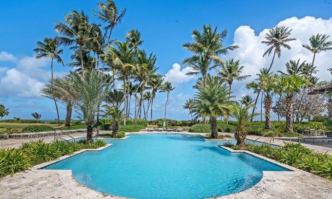 Herreras Condo | Las Palmeras | Oceanfront Luxury 3 Bedrooms Villa