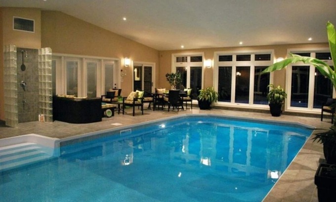 Las Vegas House | Las Vegas 5 Star Hidden Gem! Newly Renovated - Indoor Pool - Sleeps 20!