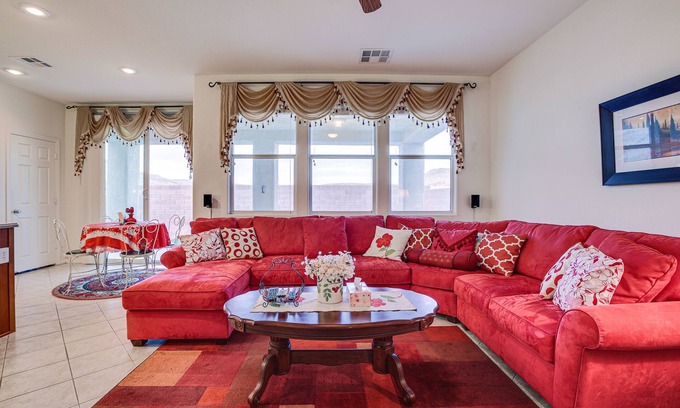 Spring Valley House | Las Vegas Home w/Mtn Views: 13 Mi to the Strip!