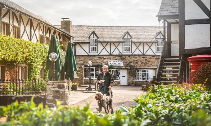 Bromley Cross Hotel | Last Drop Village Hotel and Spa