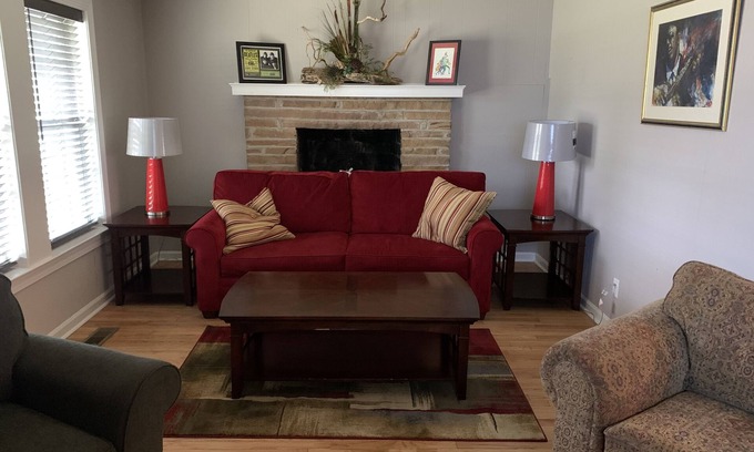 Tuscaloosa House | Last minute cancelation. Message me 4 reduced pricing for Wisconsin game
