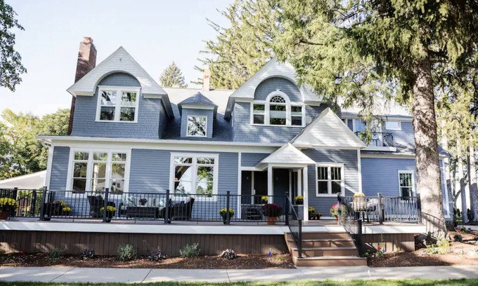 Hamilton House | LAST MINUTE DEAL FOR AWARD WINNING COPPER KING MOUNTAIN MANSION AT DEEP DISCOUNT