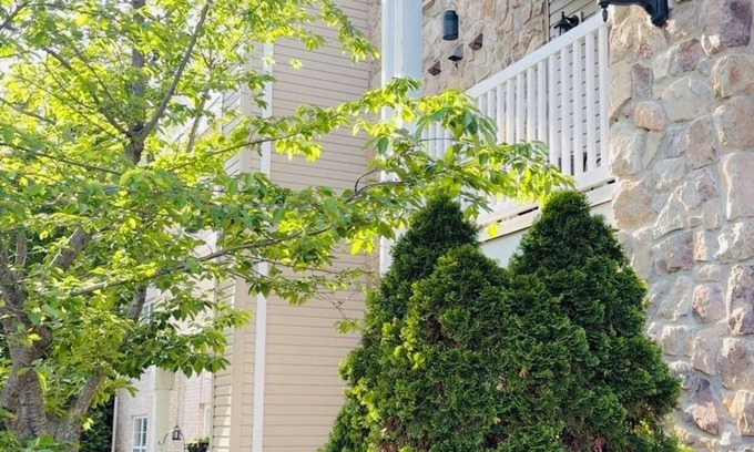 Greensboro Condo | Last minute Furniture Market Deal! Newly renovated condo near PTI Airport.
