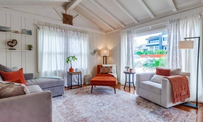 Pacific Beach House | Last Minute June Sale Beach cottage in Pacific Beach