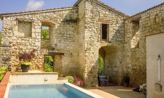 Maubec Villa | Last minute promotion Domaine de Saussignac grand gîte haut-de-gamme Maubec