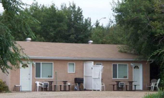 Regina Beach Cabin | Last Mountain Getaways-Units #1+#2-Regina Beach, Sk