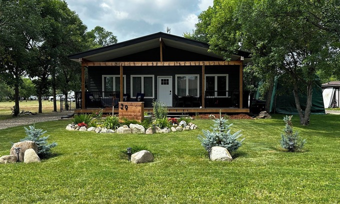 Saskatchewan Cottage | Last Mountain Lake Alice Beach Family Retreat