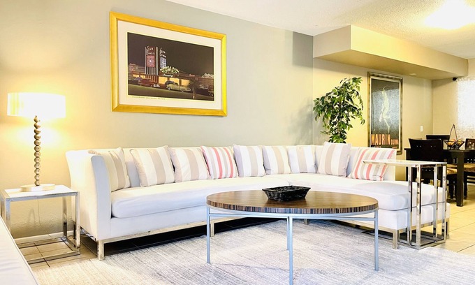 Beverly Green Apartment | LasVegas,STRIP,2BrCondo,ConventionCenter,petsFriendly,LVCC,wifi,pool,Semashow,