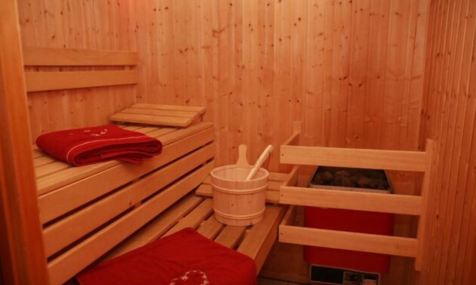 La Perriere Apartment | LaTaniaCourcheval SAUNA SKI INOUT Sleep 8 2 BR +mezanine 2 Bath Panoramic views