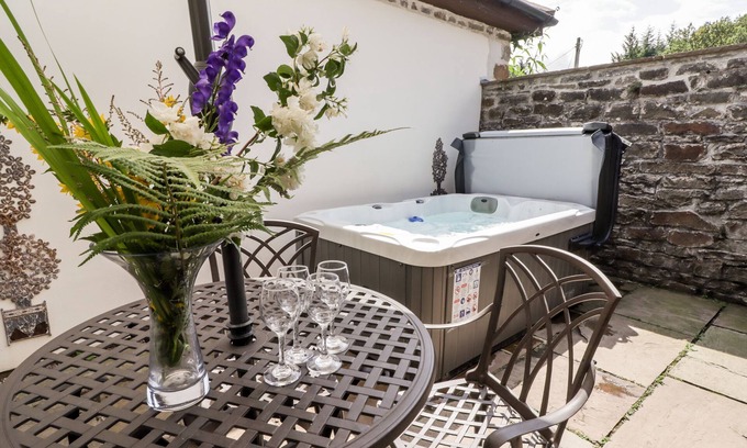 Coleford Cottage | LATIMER LODGE, pet friendly, character holiday cottage in Coleford