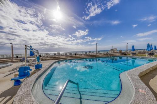 Fort Bay Apartment | Latitude 29 #9