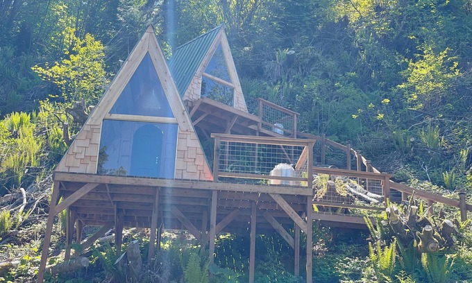 Port Angeles Cottage | Latitude A-frame Shelter (T18)
