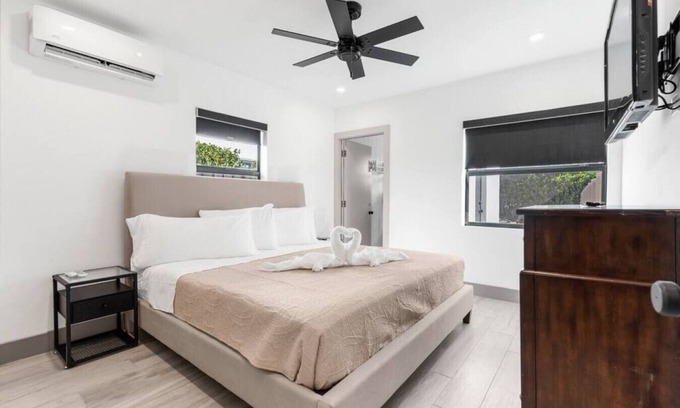 Lake Ridge Apartment | Lauderdale Modern 1 Bedroom 1 Bathroom with Private Backyard