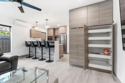 Lake Ridge Apartment | Lauderdale Modern 1 Bedroom 1 Bathroom with Private Backyard
