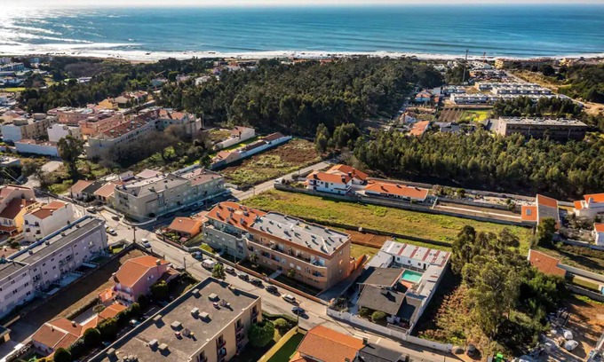 Madalena Apartment | LAUGH OFTEN ☀ Beach Guest Home with Pool