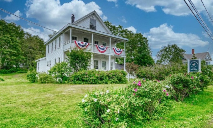 Pemaquid Beach House | Laughton House @ Pemaquid Beach