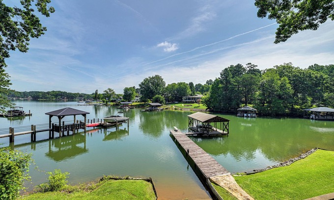 Mount Mourne House | Launch & Dock: Lake Norman Retreat w/Scenic Deck