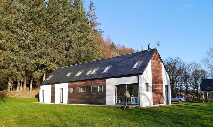 Aberlour Cottage | Laundry Cottage - a house that sleeps 8 guests in 4 bedrooms