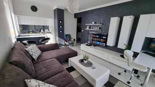 Vinkovci Apartment | Laura Exclusive, dizajnerski uređen stan, izvrsno opremljen, self check-in